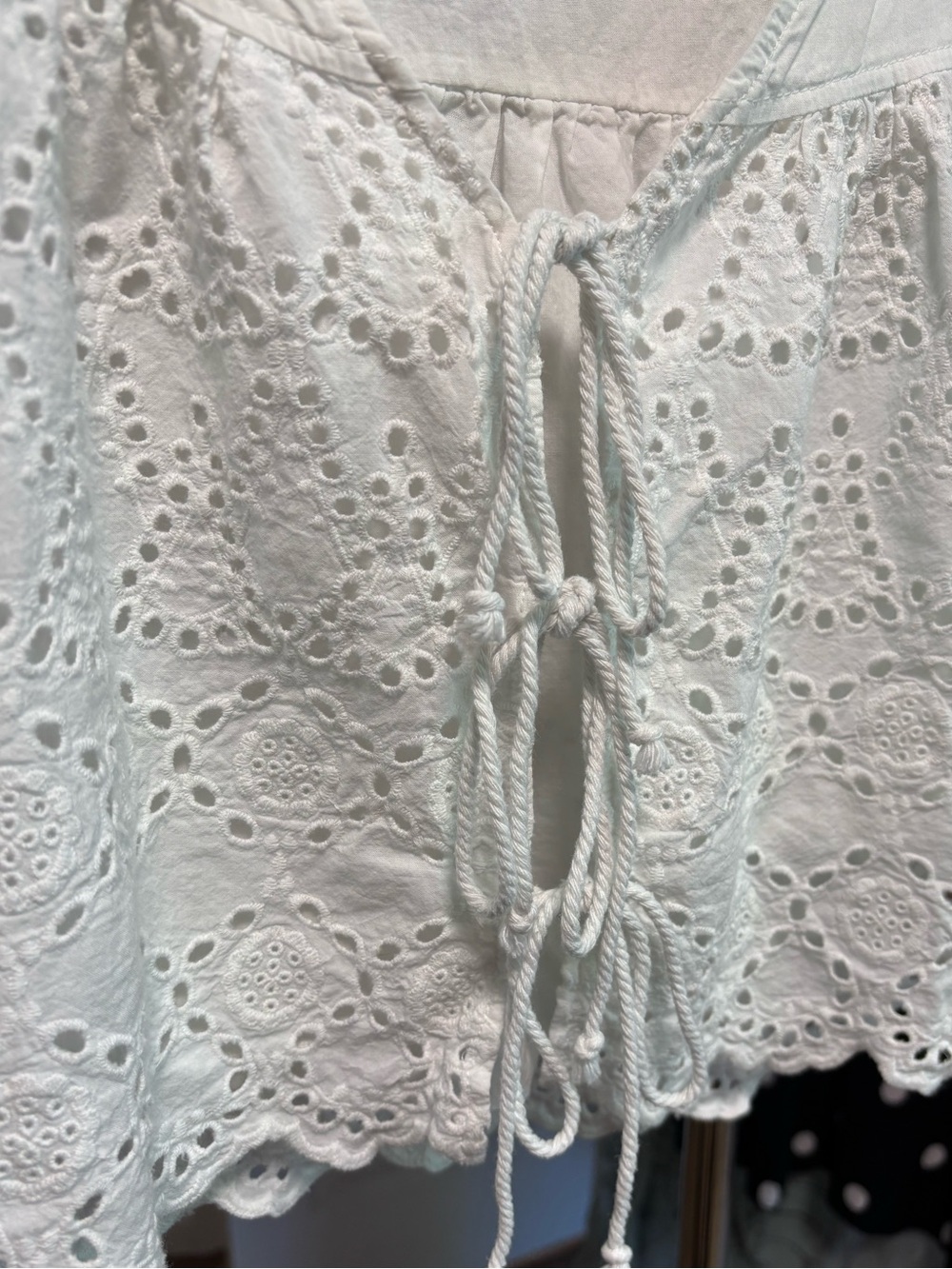 White eyelet tie front cropped vest, Kirious size small - Picture 5 of 10